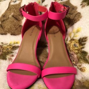 Hot pink open toed heels